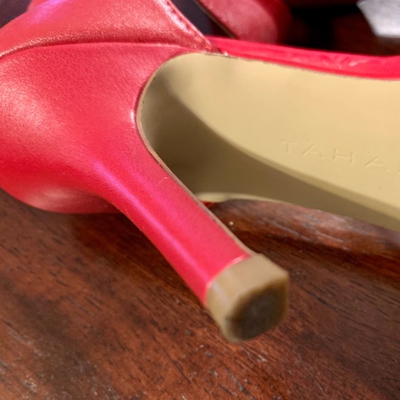 Tahari Laura Red Ankle Strap Heels, Size 6.5 - Picture 5 of 8